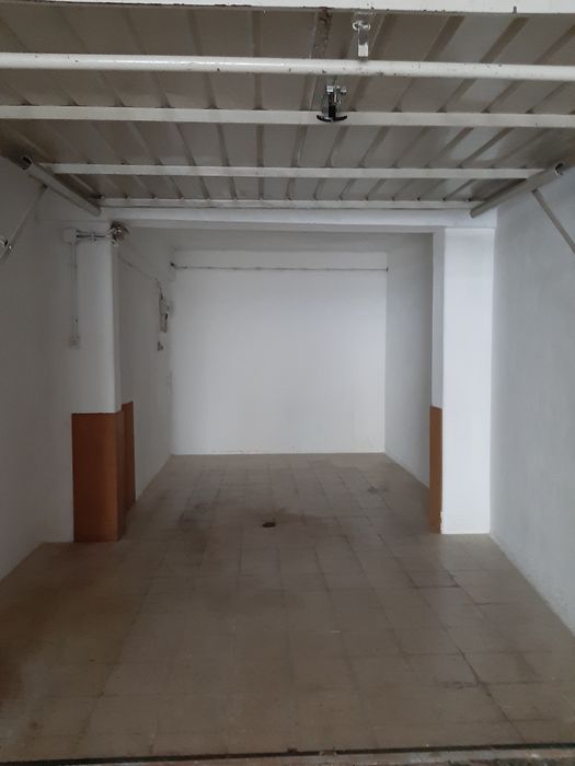 Garagem em Massama