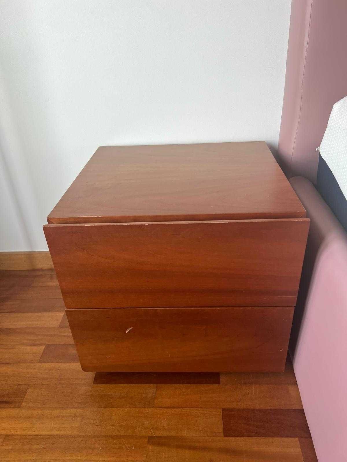 Conjunto de mesinhas de cabeceira e comoda