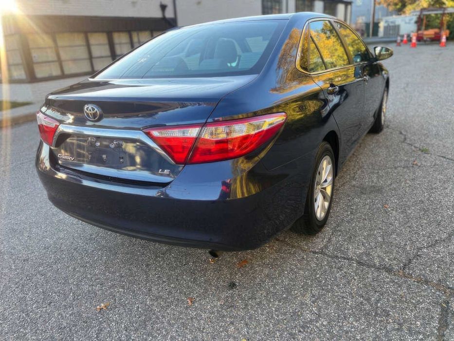 Toyota Camry LE      2015
