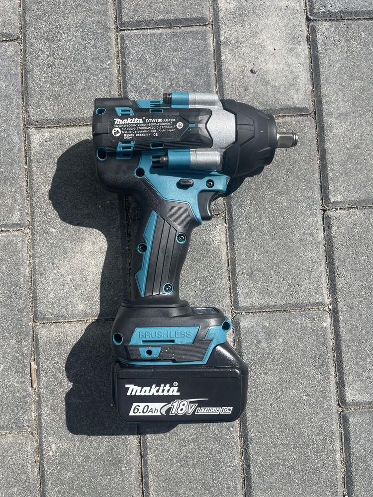 Klucz udarowy akumulatorowy Makita DTW700 + bateria Makita 18v 6.0Ah
