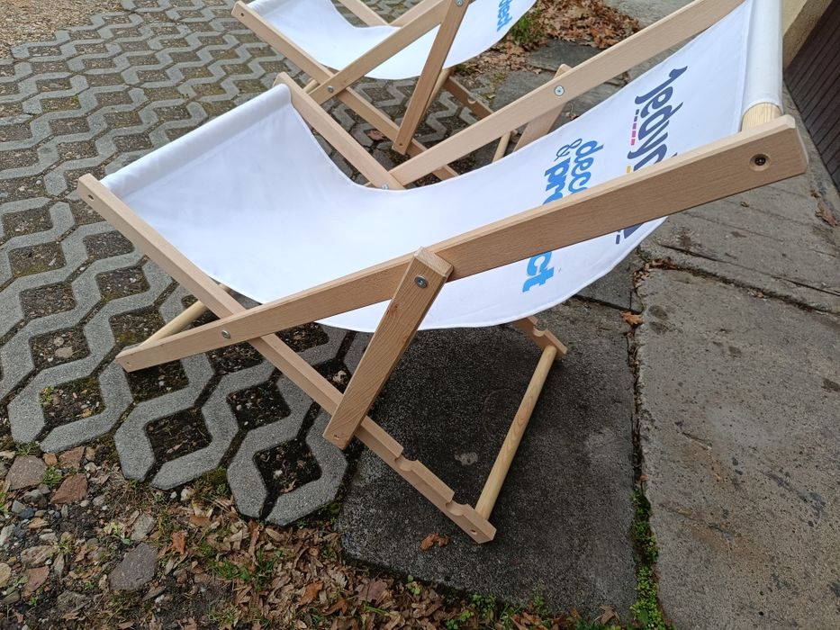 Drewniane krzesła ogrodowe