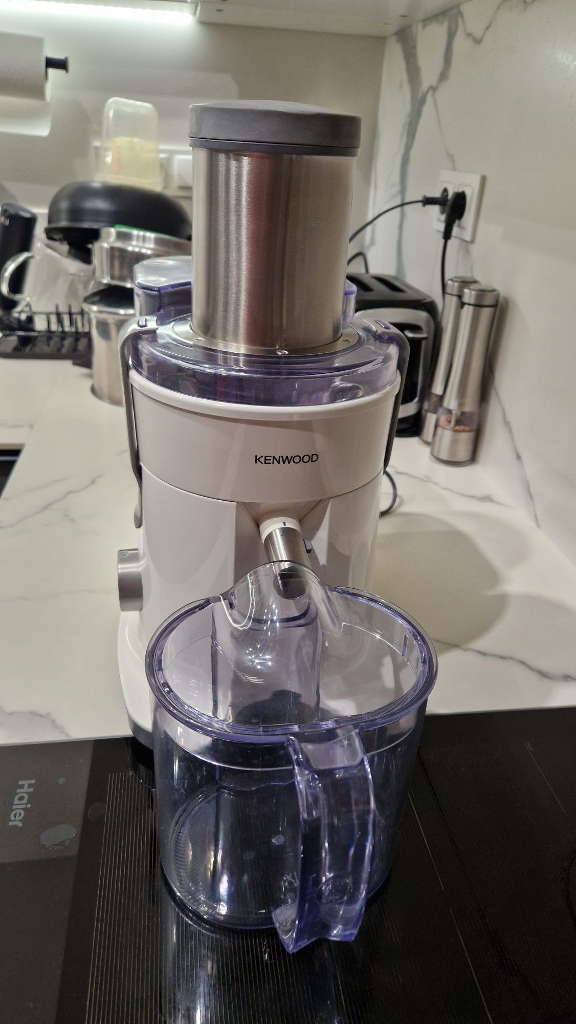 Sokowirówka Kenwood JE730