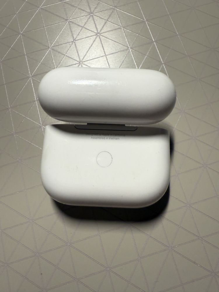 Etui ładujące MagSafe do AirPods Pro 3