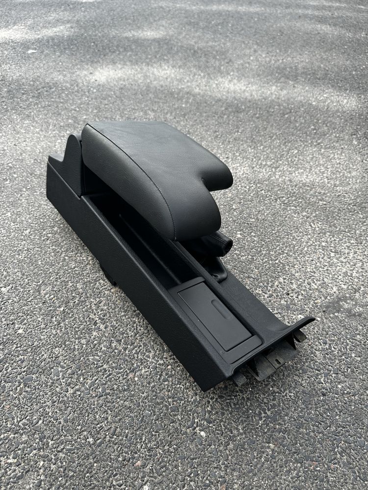 Podłokietnik bmw e36 stan idealny
