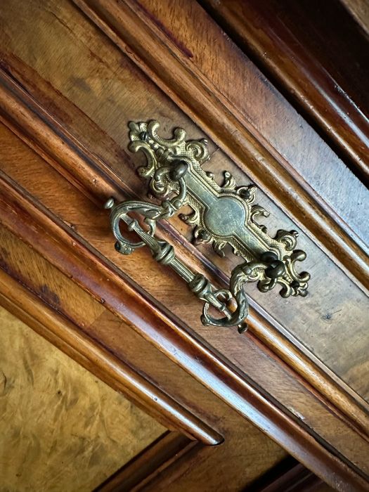 Stara piękna bieliżniarka