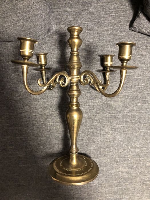 Dwa pięcioramienne mosiężne świeczniki