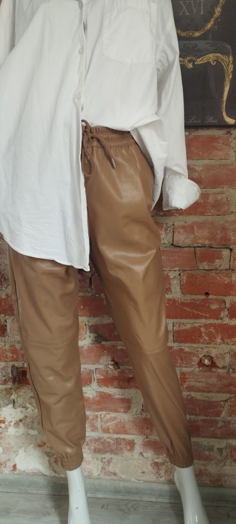 Spodnie dresy Eco skóra Zara rozmiar S/M  karmel braz