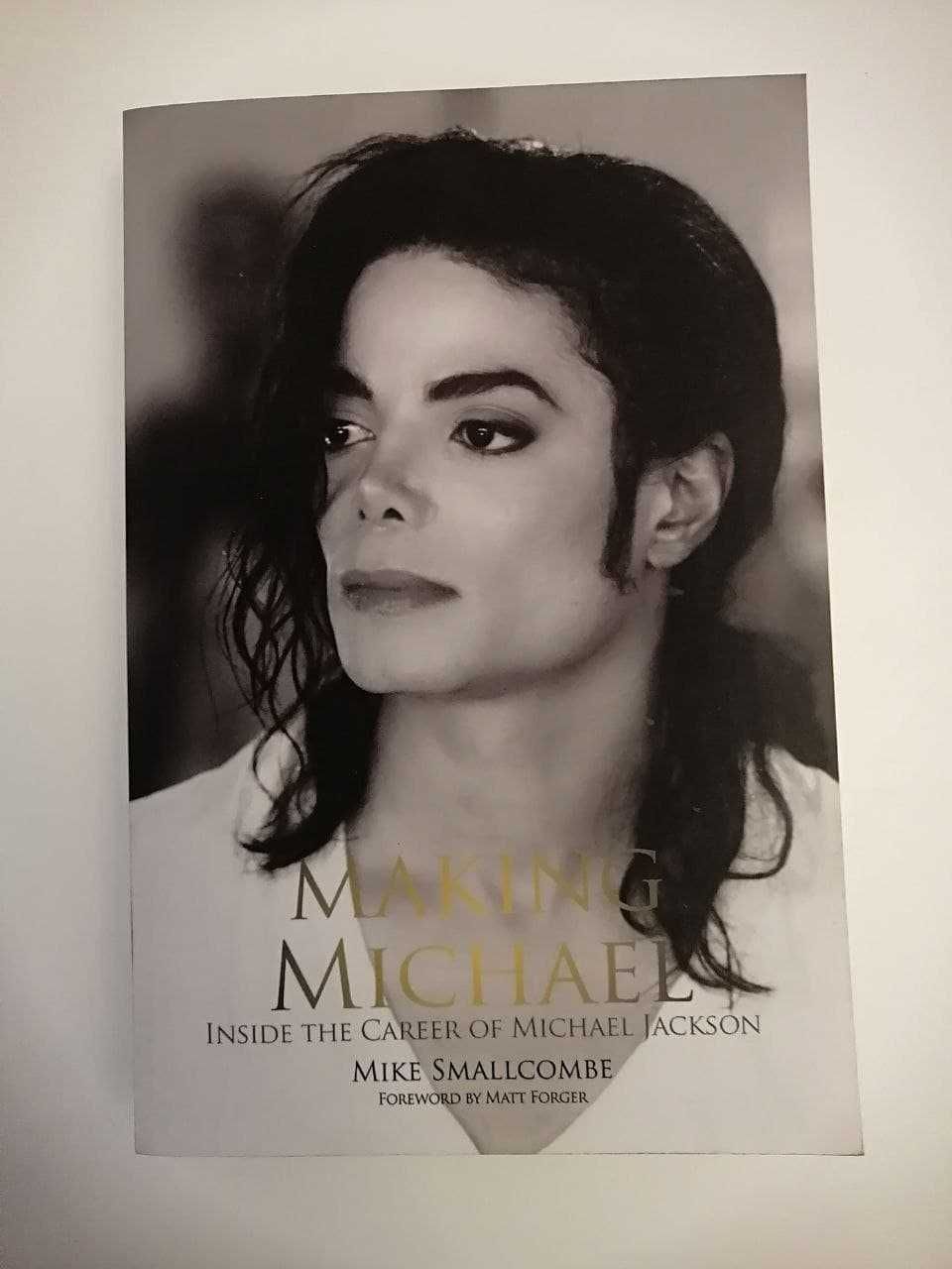 Livro sobre Michael Jackson em inglês