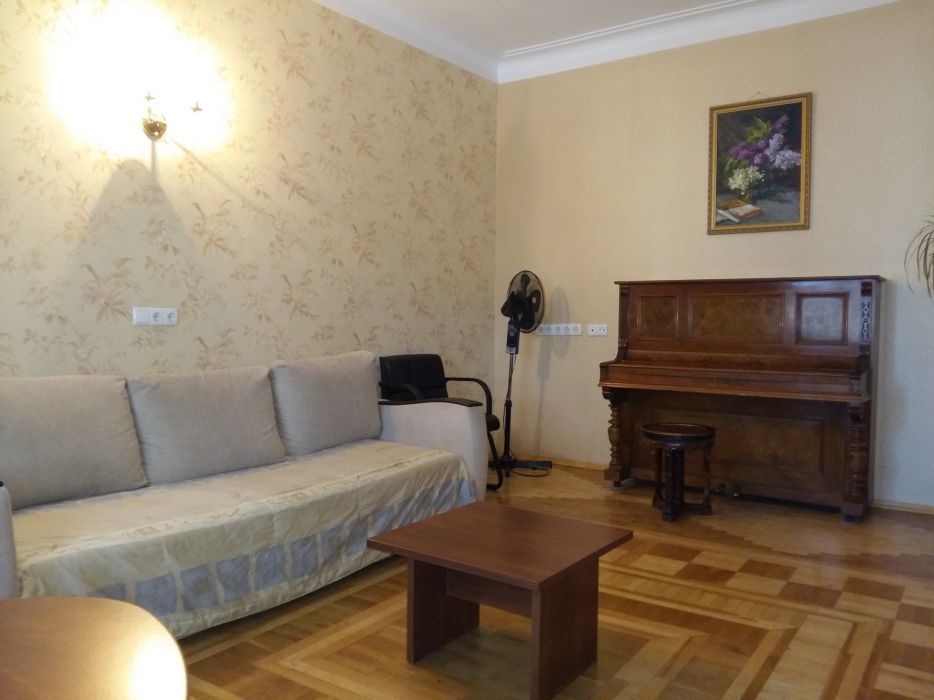 3-кімнатна квартира 1 хвилина метро Дружби Народів.