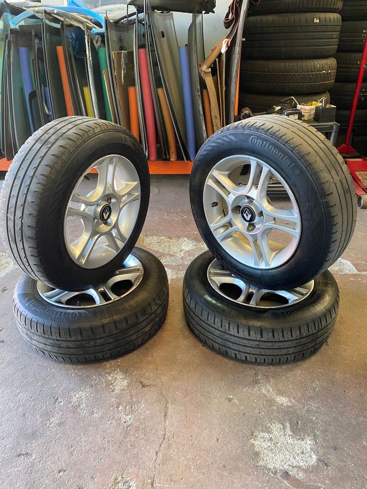 Jantes Renault com pneus clio