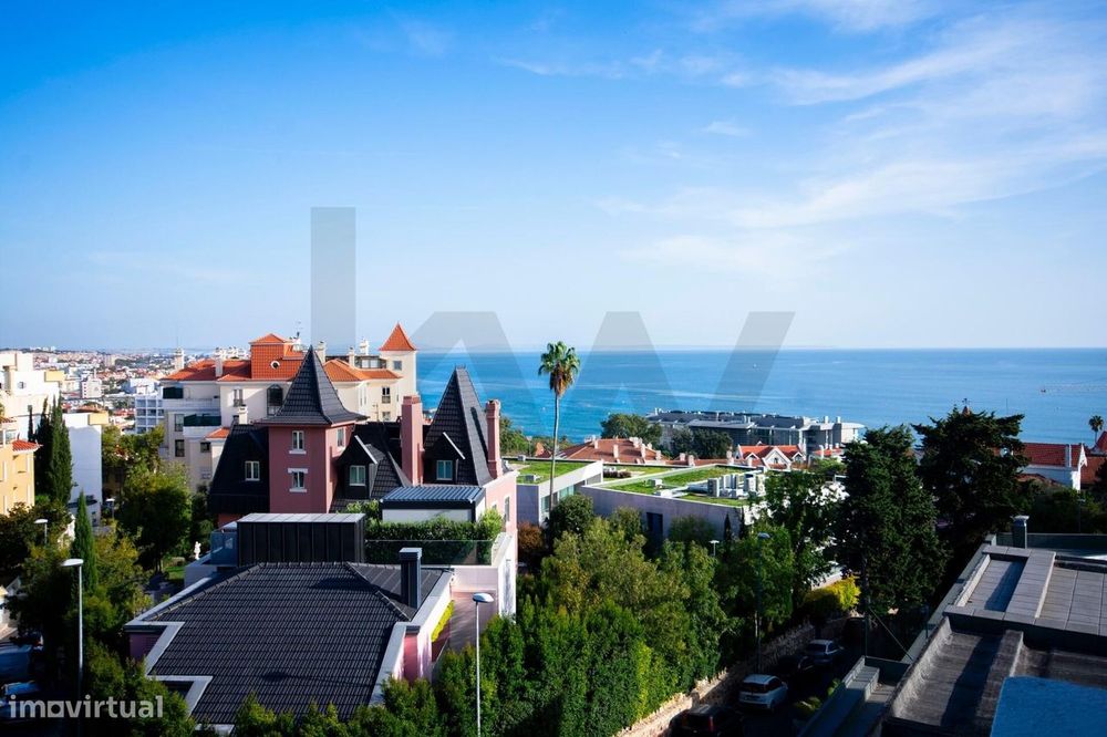 T2 com Terraço, Vista Mar e Garagem no Estoril