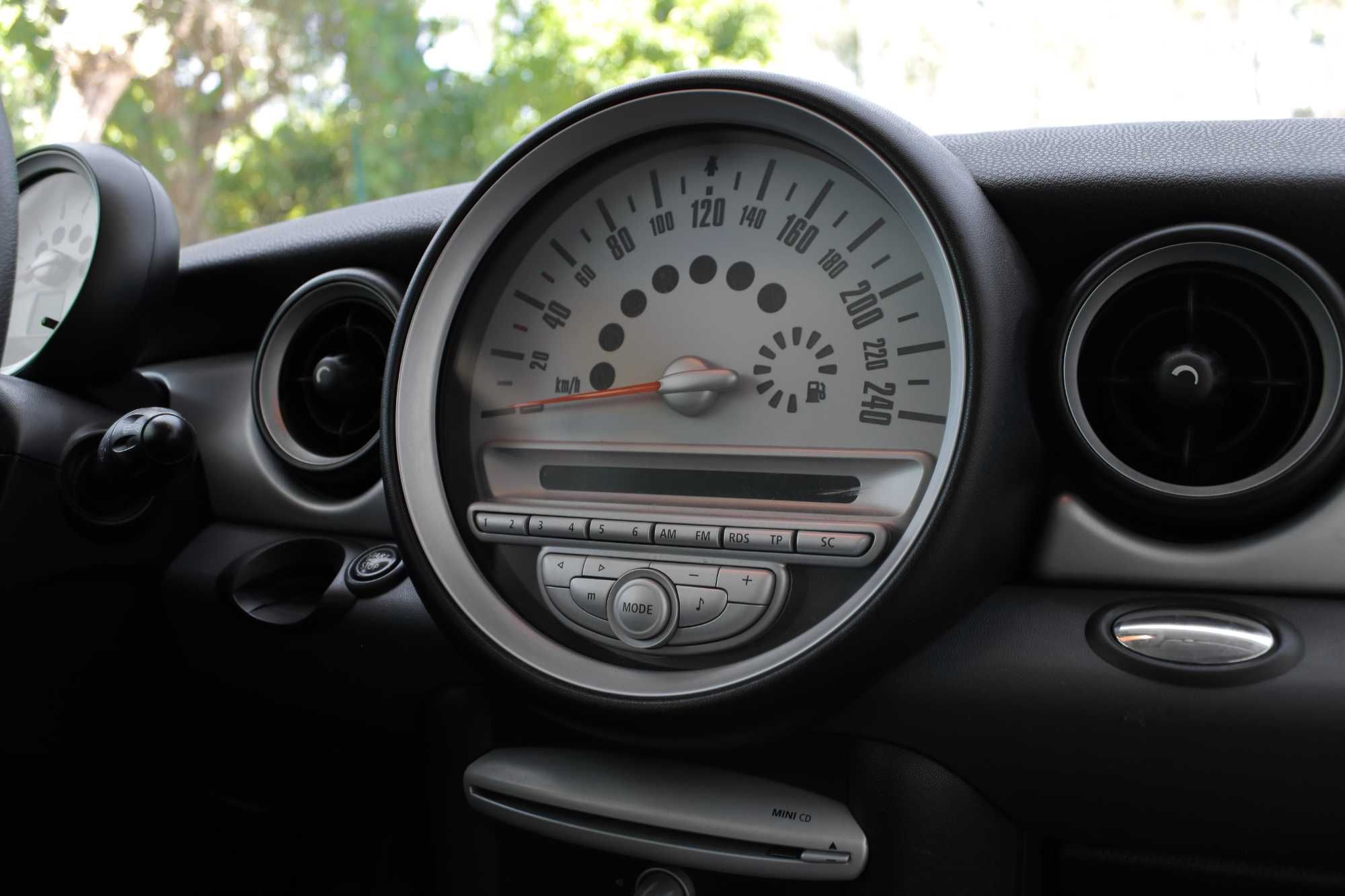 MINI Cooper D 1.6 110CV (135€/Mês - 84 meses)