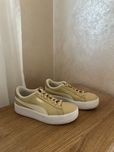Бежеві кросівки Puma