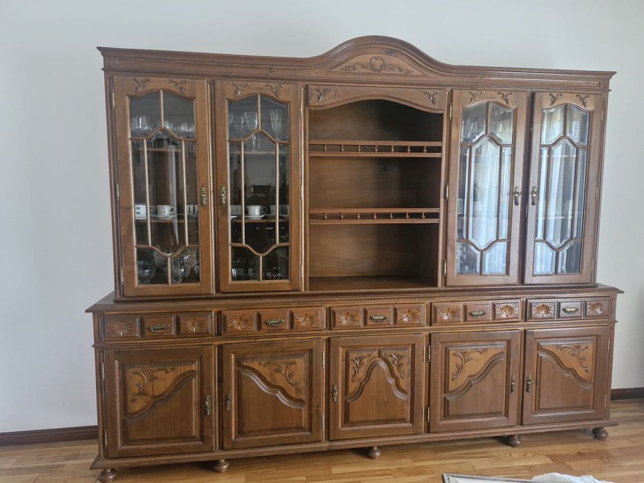 Sala de jantar em bom estado