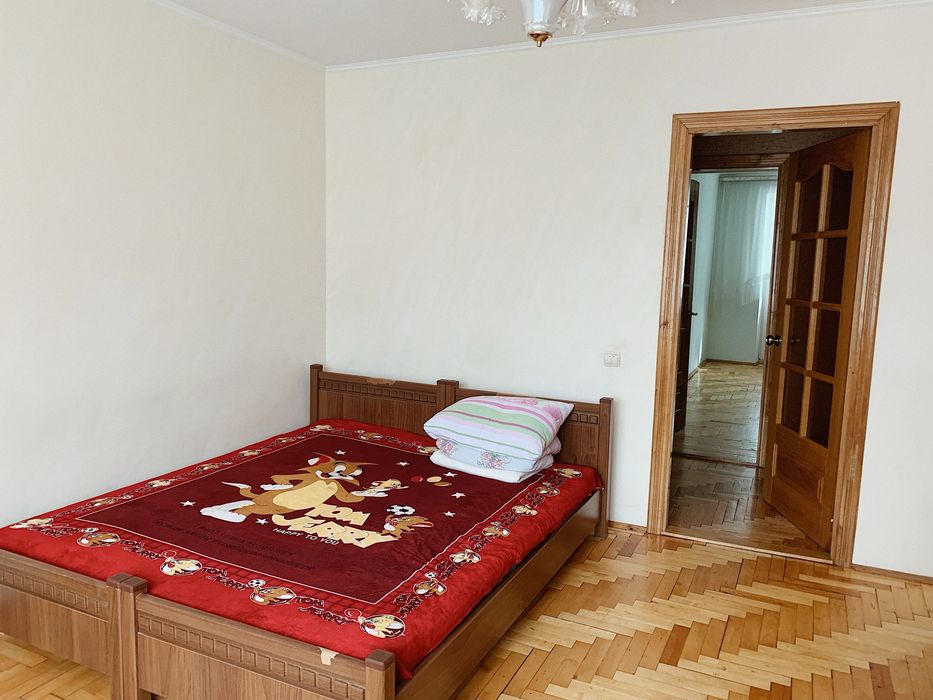 Кімната в центрі (Торговиця) для 1-2 дівчини в 4к квартирі БЕЗ ТВАРИН