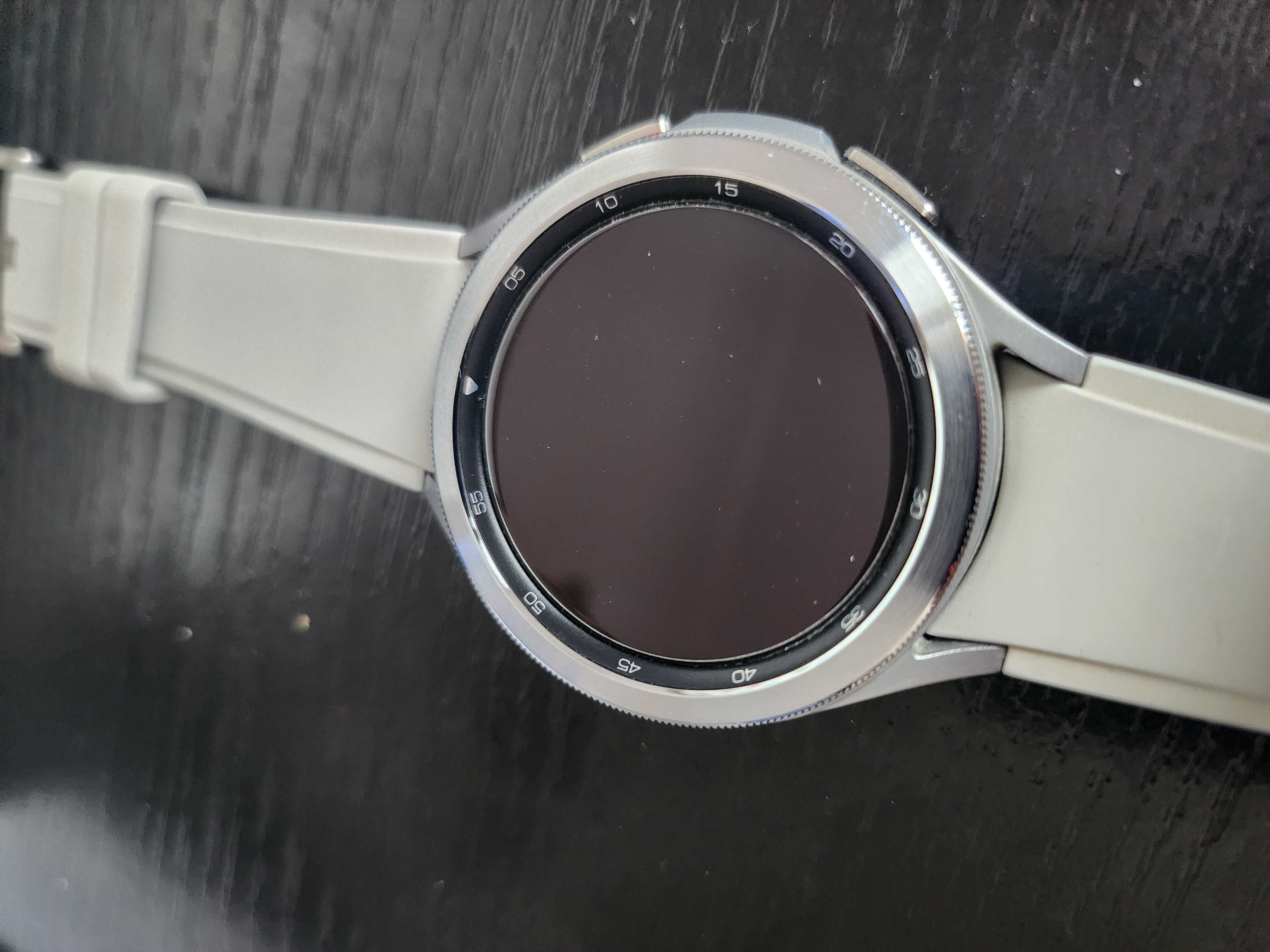 Galaxy Watch 4 Classic LTE - Srebrny 46mm