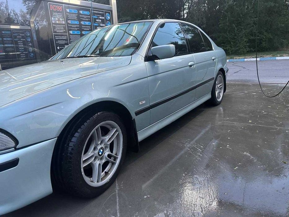 Продам BMW E 39 528i