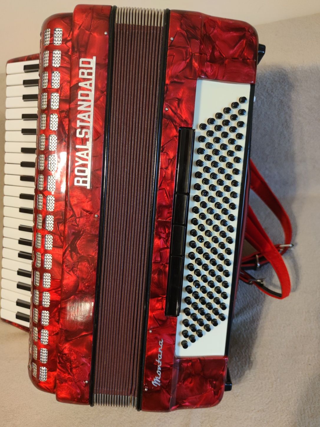 Akordeon Royal Standard - Montana 120 basów