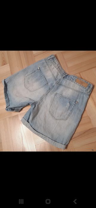 Szorty jeansowe z dziurami