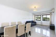 Apartamento T2 Mobilado e Equipado para Arrendamento – Urb. Qta Nova,