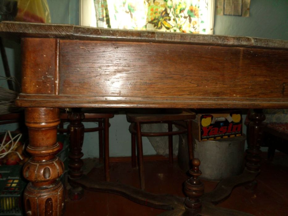 Антикварний дубовий стіл Терміново