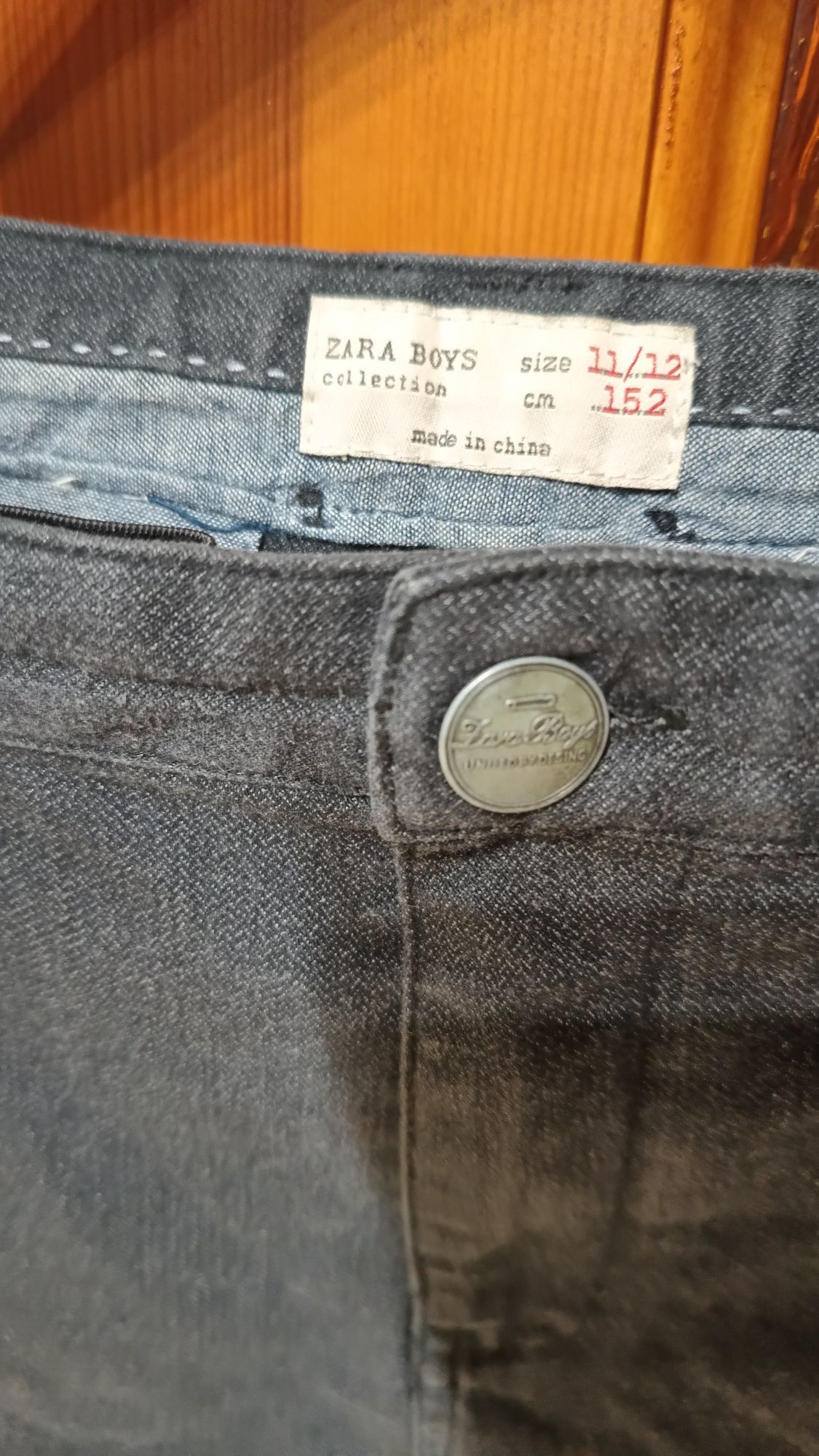 Chłopięce spodnie marki Zara na wzrost 152