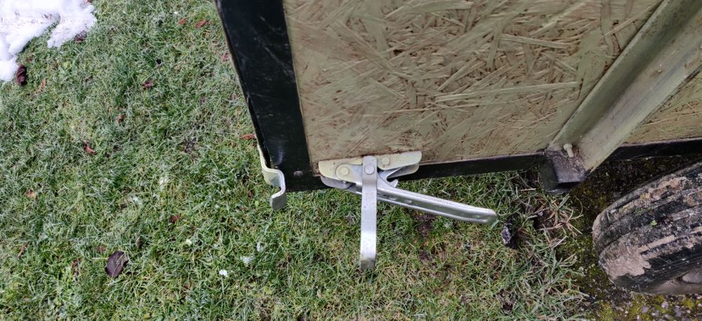 przyczepka do traktorka ogrodowego, wysokie burty, mocne koła i piasty