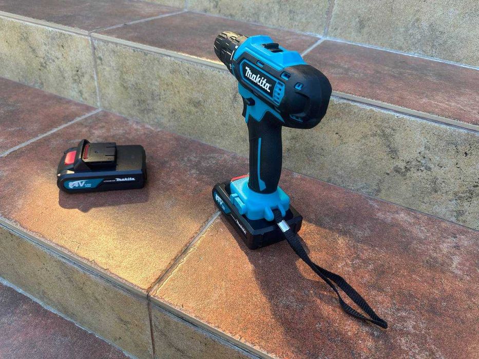 Аккумуляторный шуруповерт Makita 550 24В с DFR патроном с набором