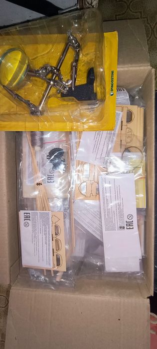 модель парусника Баунти и корабля Виктори