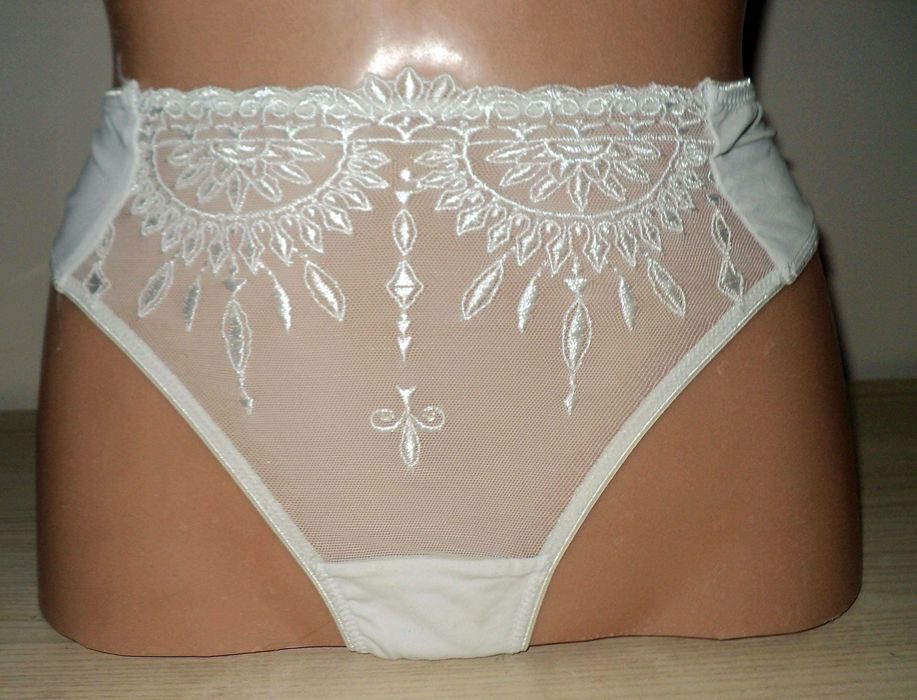 Stringi białe z koronką roz. 44 XXL