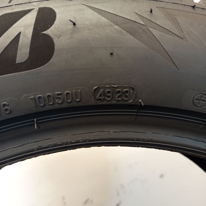 235/55R19 Bridgestone Blizak Lm005