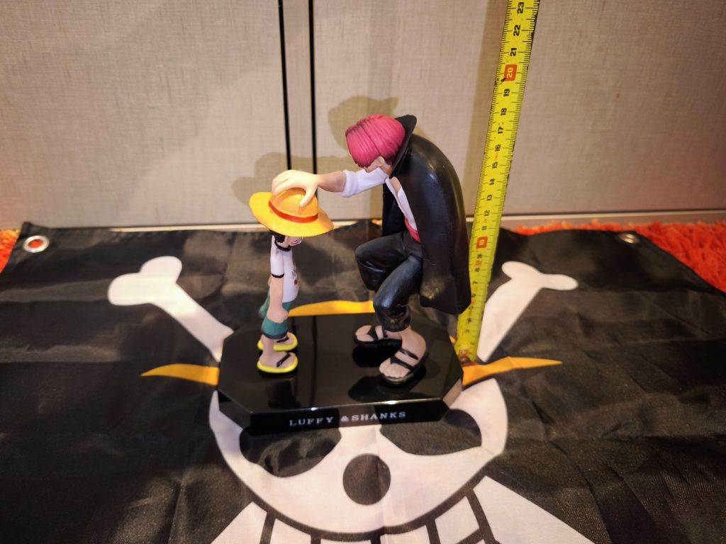 Figura Luffy & Shanks - Momento Icônico de One Piece - Para Fãs e Cole