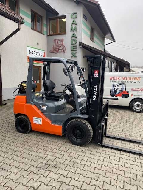 Wózek widłowy Toyota 02-8FGF25, 2,5t, LPG, 2018r, Triplex 4,7m, UDT