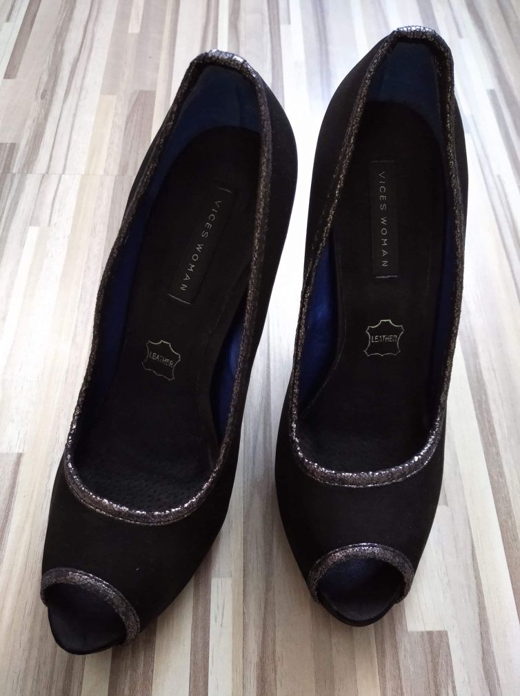 Buty na srebrnym obcasie