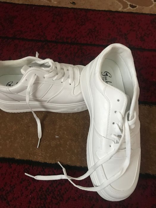 Кросівки 39 розмір, нові, фірми Gukkcr