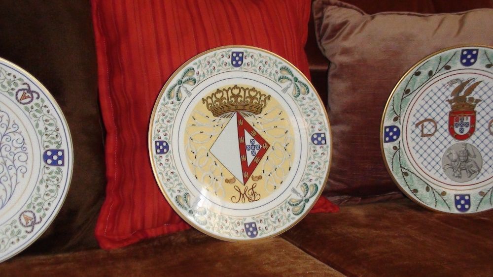 Pratos  da Vista Alegre e da Baviera
