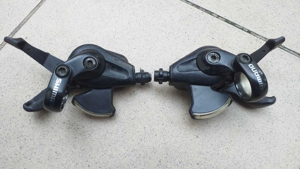 Manetki SHIMANO Acera/Alivio 3x8 super czytelne wskaźniki super stan.