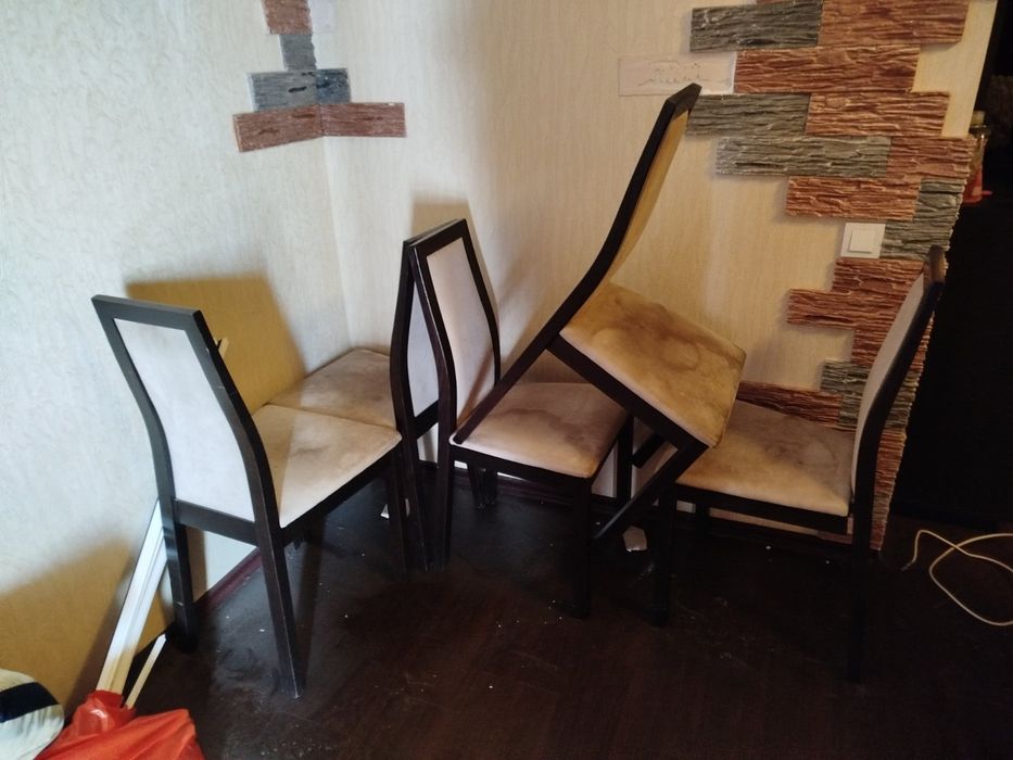 Стол деревянный раздвижной и стулья