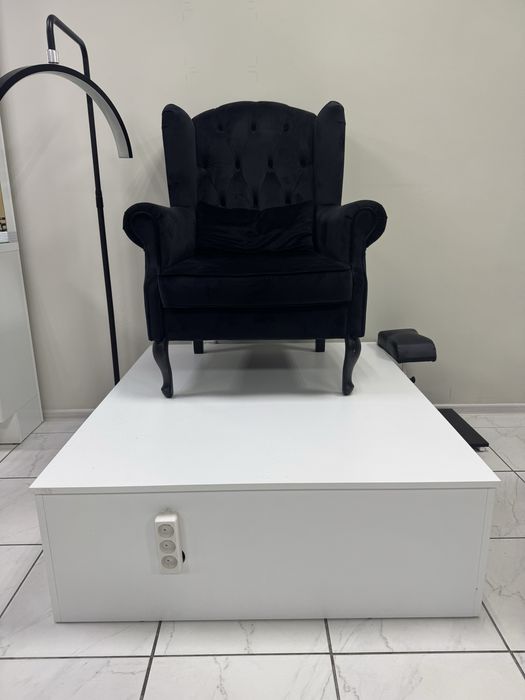 Продам педикюрне крісло та подіум