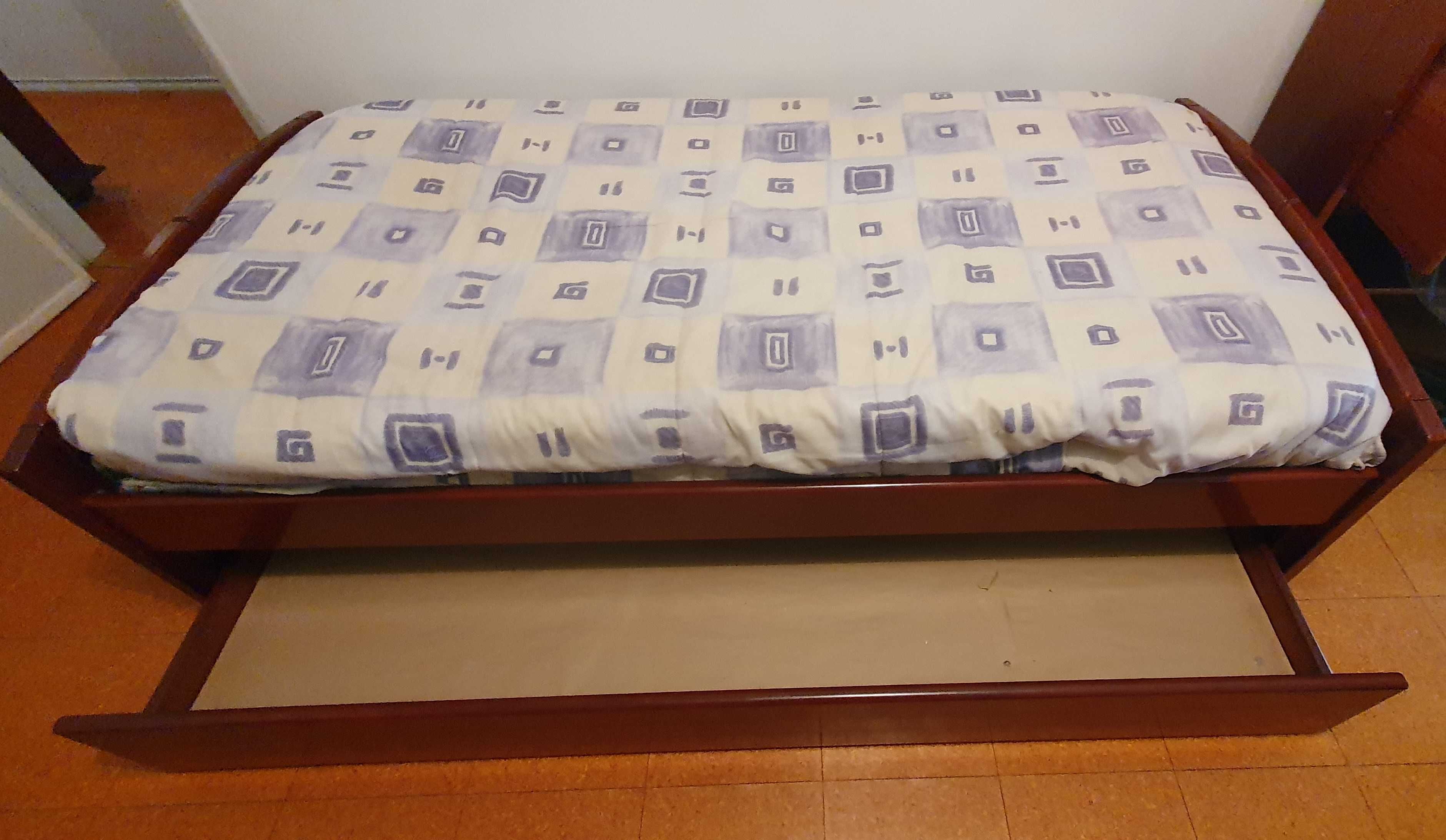 Cama cerejeira / sofá