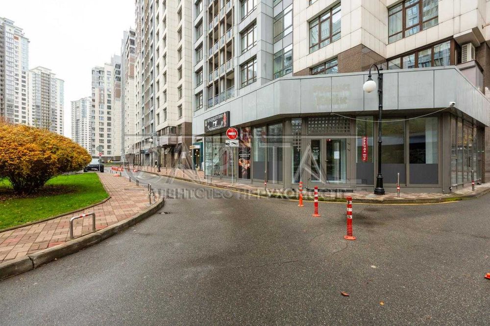 Фасадне приміщеня 195м2  в ЖК Новопечерські Липки