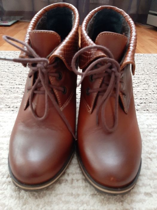 Кожані весняні ботинки.