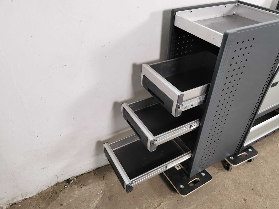 Zabudowa serwisowa warsztatowa regał samochodowy serwisowy BOTT