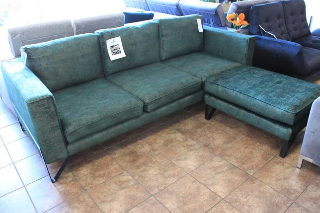 Modna komfortowa sofa ANDO zielona i pufa