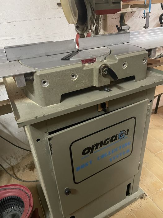 Serra de Esquadria OMGA com Sistema de Aspiração Integrado