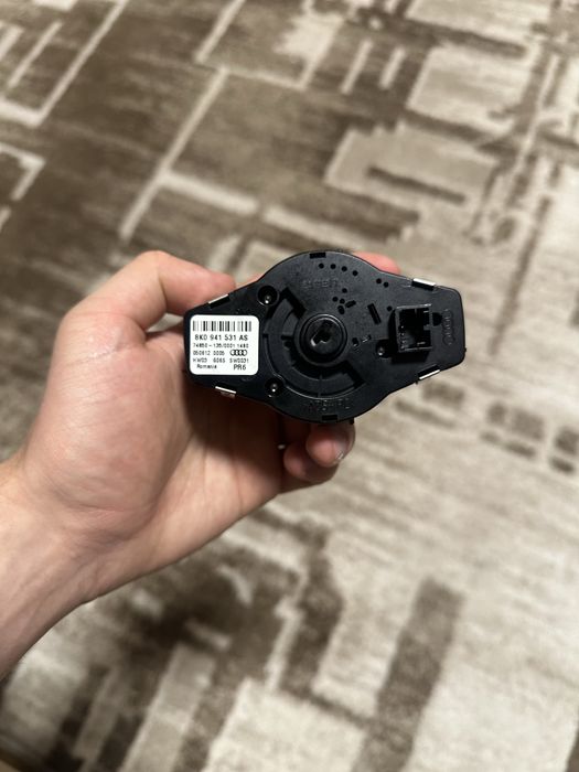 Перемикач світла фар на Audi q5 датчик