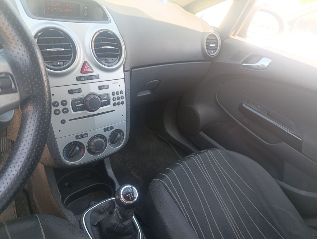 Opel corsa 1.2 gasolina 130.000km 2010
