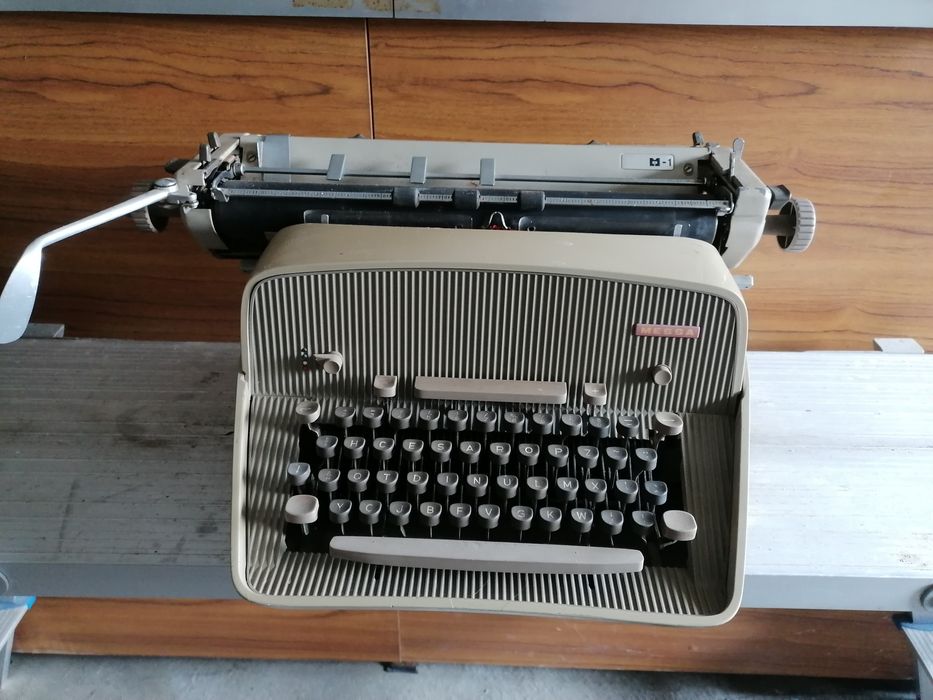 Máquina de escrever MESSA