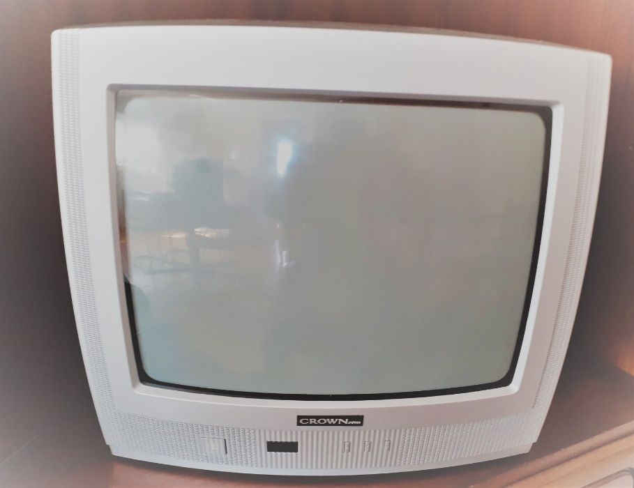 TV a trabalhar c/ box incluída (não tem comandos)