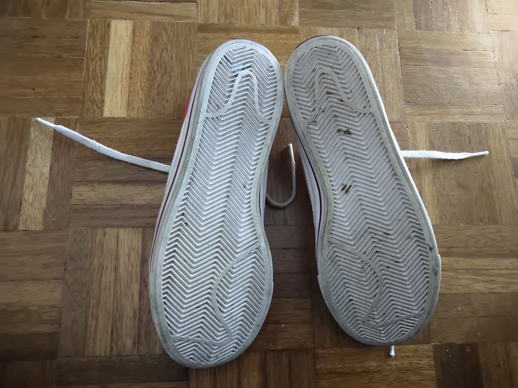 Tênis de criança . Tamanho 37,5 Marca Nike.